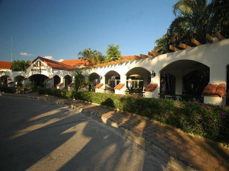 Dad D Resort By Lopburi Inn Resort Экстерьер фото