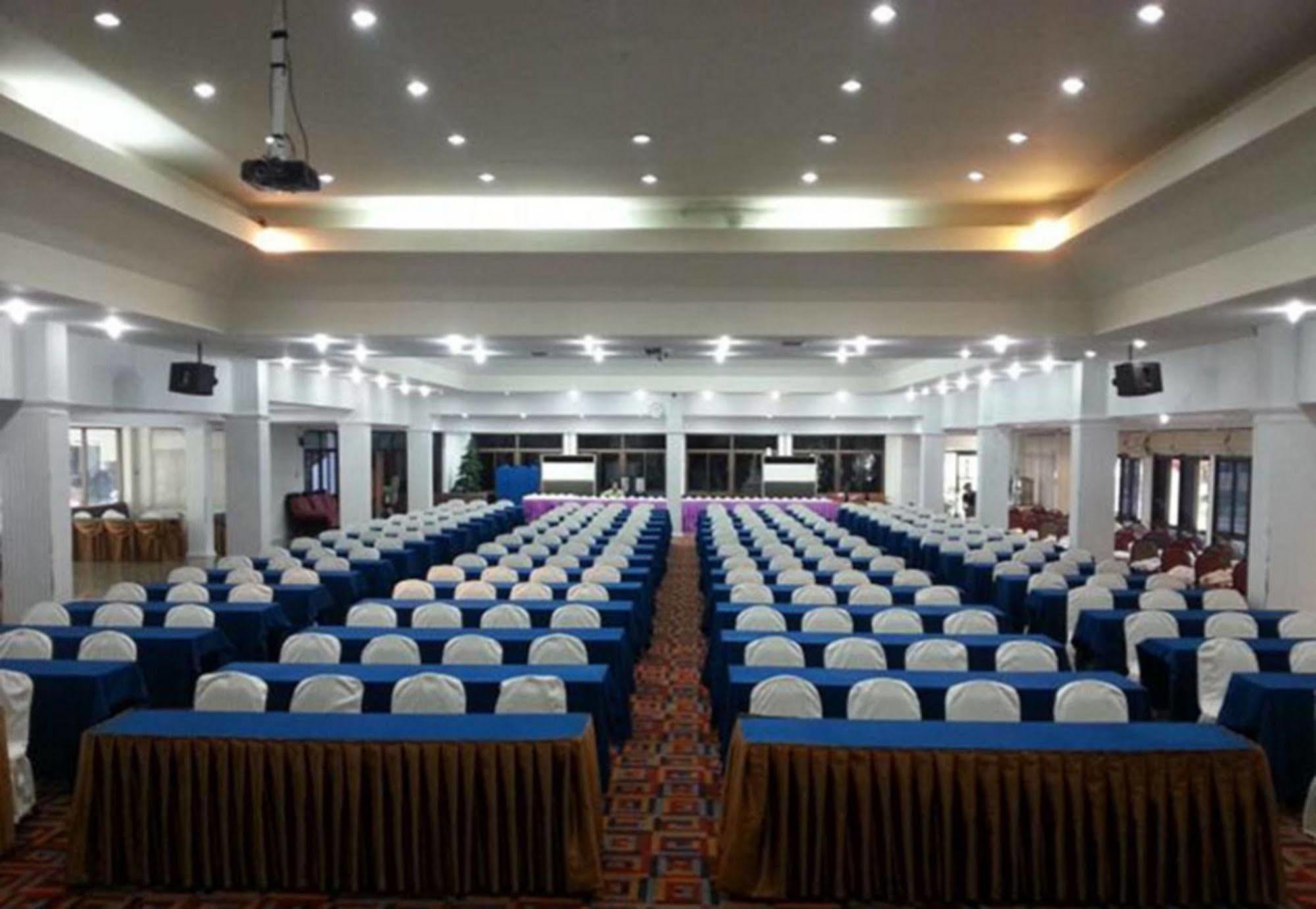 Dad D Resort By Lopburi Inn Resort Экстерьер фото